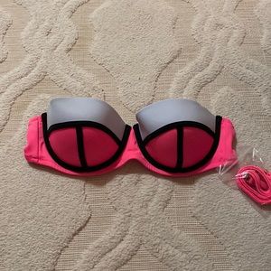 NWOT women’s Victoria’s Secret strapless colorblock bikini top. Size 36C